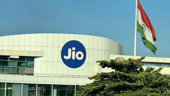 Reliance Jio ends 1-GB-per-day plans, base tariff increases to Rs 299