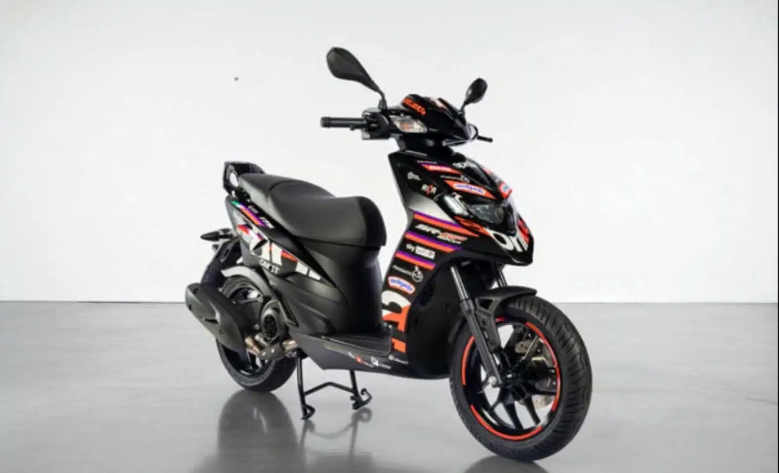 Aprilia Launches New SR 160 Scooter with MotoGP-Inspired Race Edition