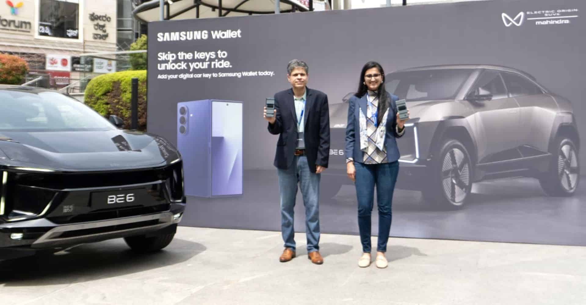 Madhur Chaturvedi, Senior Director, Services & Apps Business, Samsung India, along with Shruti Agarwal, Head of Product Planning & ESG, Mahindra Electric, announcing the rollout of Digital Car Key compatibility fo