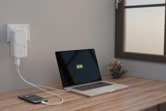 UltraProlink Boost Blade DUO Combines 67W Charger and 5000mAh Power Bank