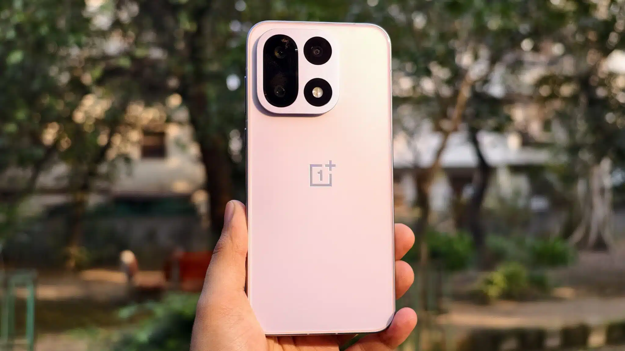 OnePlus 15 Review: A New Champion of Battery Life