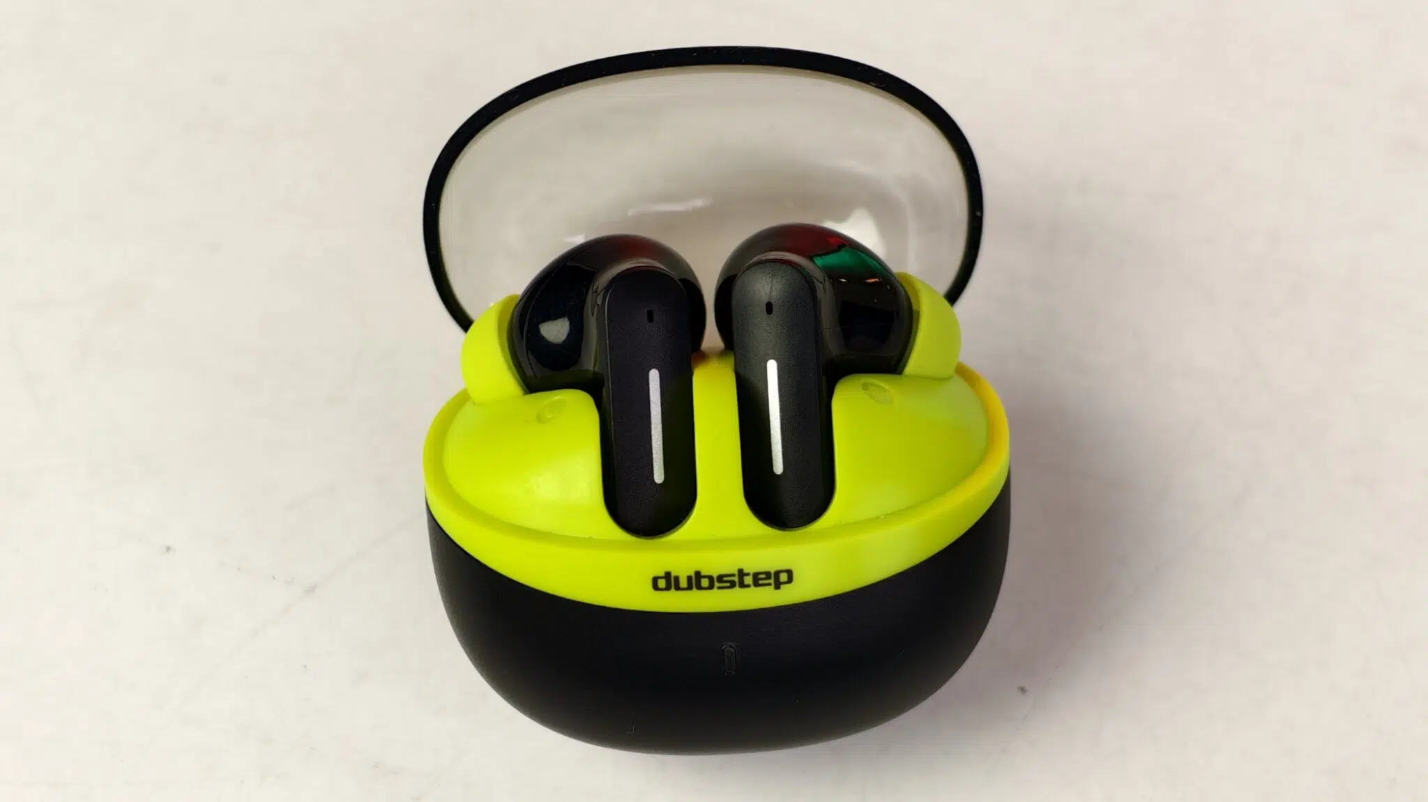 Dubstep Buzz X8 Review A Long Lasting Budget Audio Wearable For Daily Use