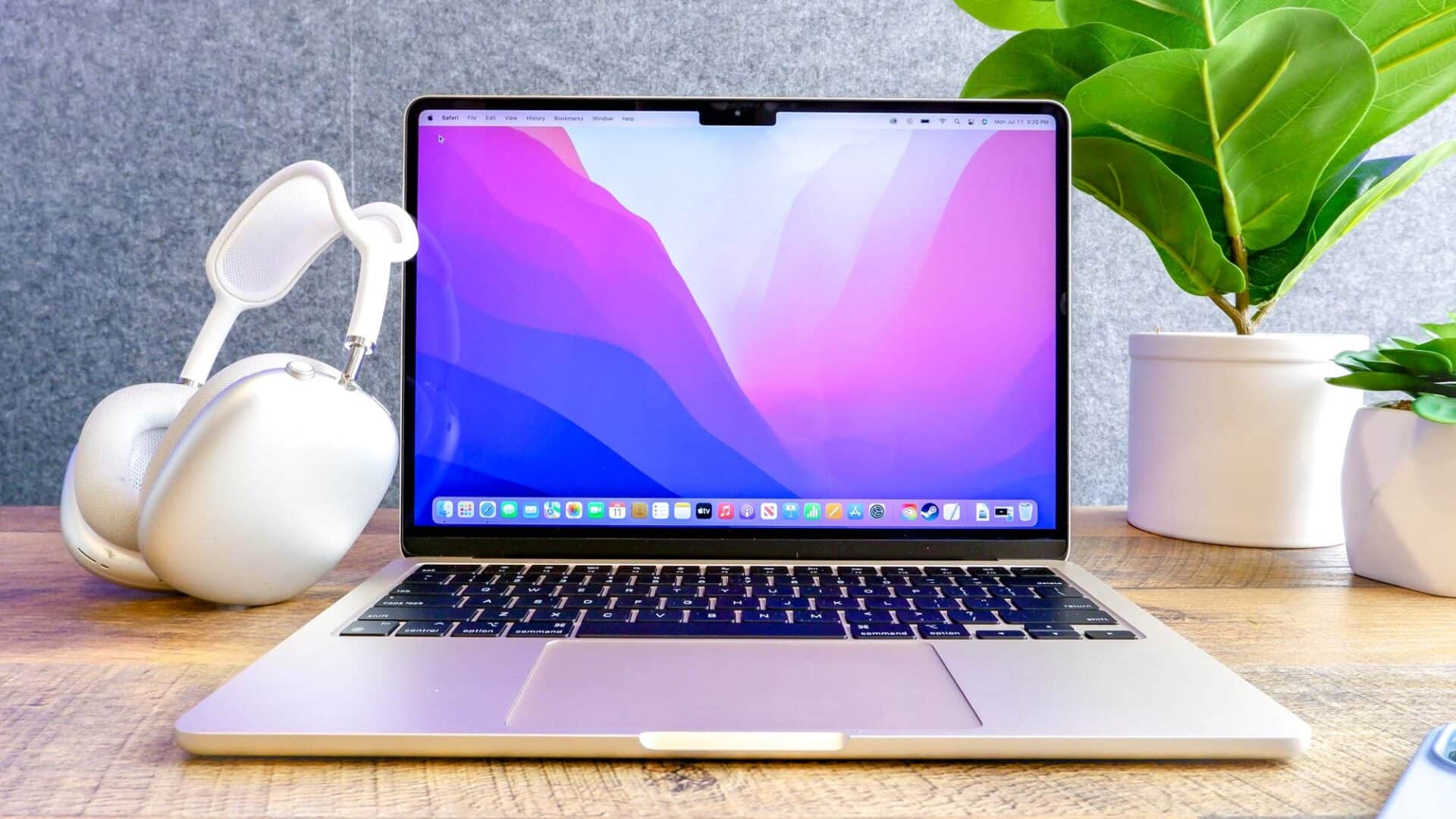 Apple Expands Ultra Lineup with Foldable iPhone and Touchscreen OLED MacBook 1 Apple Expands Ultra Lineup with Foldable iPhone and Touchscreen OLED MacBook
