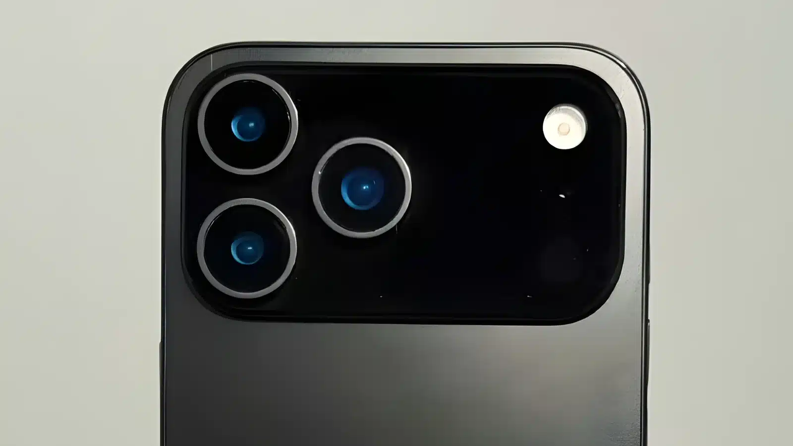 Apple Starts Production for iPhone 18 Pro Camera with Variable Aperture