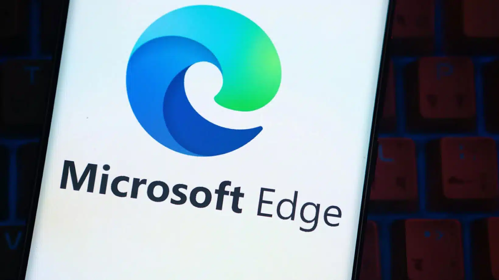 Edge now gets crosstab AI and voice features on both desktop and mobile