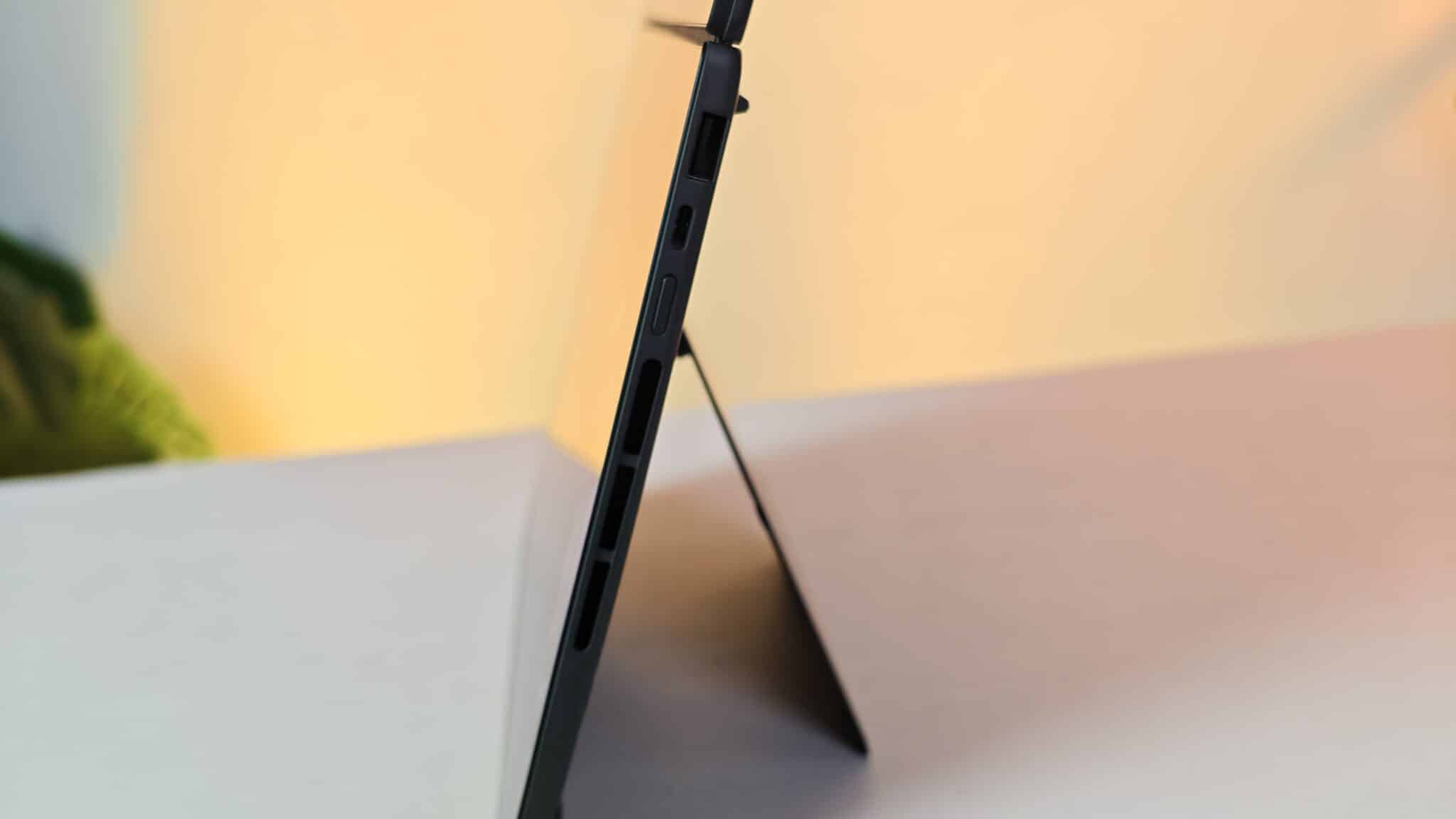 ASUS Dual Screen Zenbook Duo UX8407AA Laptop Review - You haven't seen anything like this before! 3 asus zenbook duo 20260801 190449 scaled