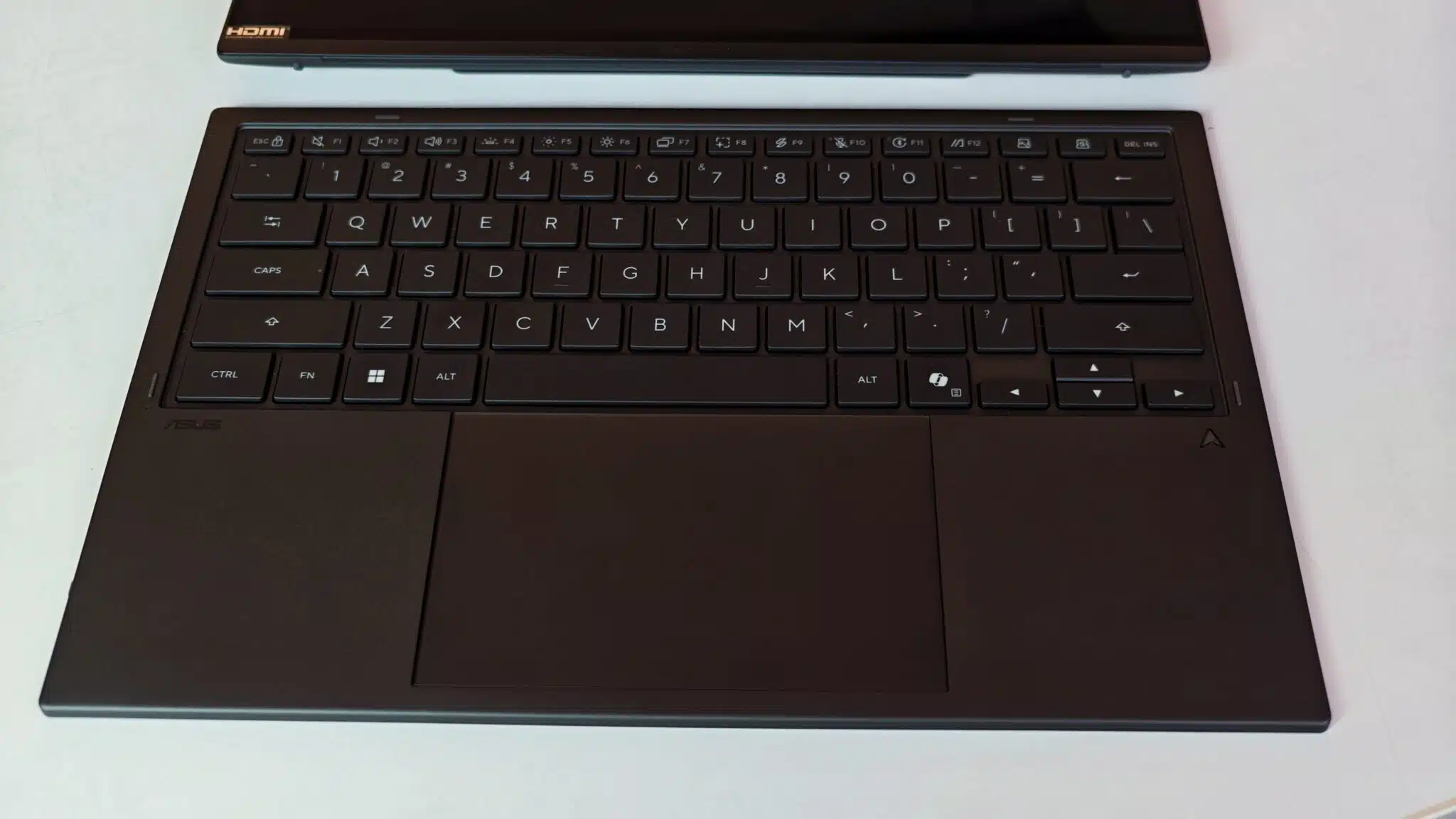 ASUS Dual Screen Zenbook Duo UX8407AA Laptop Review - You haven't seen anything like this before! 7 asus zenbook duo 20260802 141344 scaled