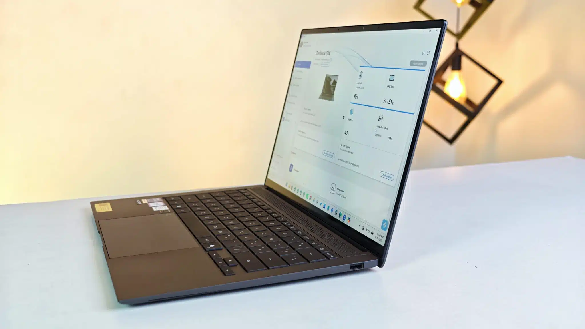 ASUS Zenbook S14 OLED UX5406AA Review: Delivers Strong Battery Life and Premium Portability 11 asus zenbook s144 161423 scaled