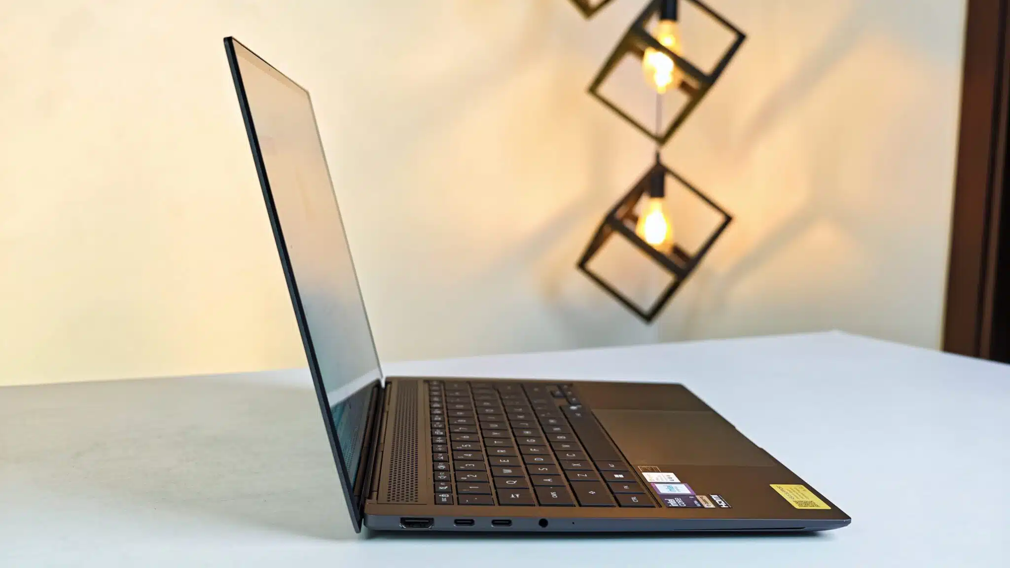 ASUS Zenbook S14 OLED UX5406AA Review: Delivers Strong Battery Life and Premium Portability 9 asus zenbook s144 161428 scaled