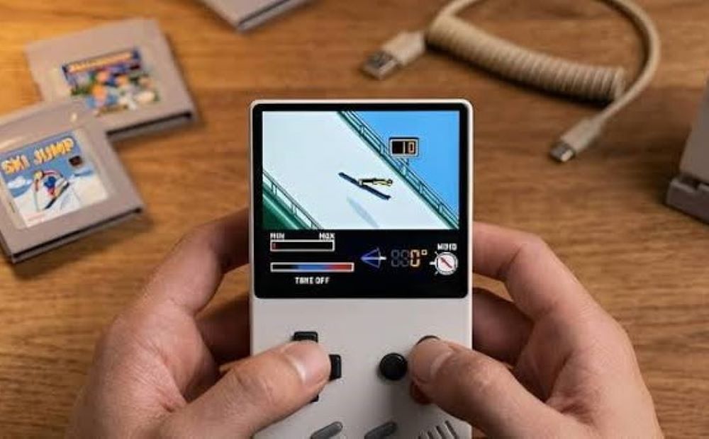 FunnyPlaying Launches FPGB Mini Handheld Console That Runs Original Game Boy Cartridges 2 FunnyPlaying Launches FPGB Mini Handheld Console