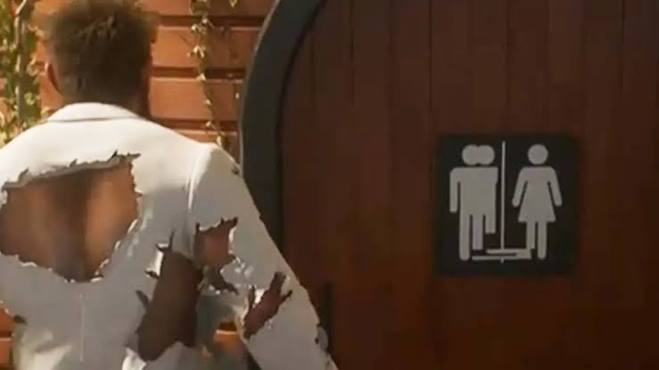 Insomniac Games Clarifies Viral Bathroom Sign in Marvel’s Wolverine Is a Texture Glitch 2 Insomniac Games Clarifies Viral Bathroom Sign in Marvel’s Wolverine