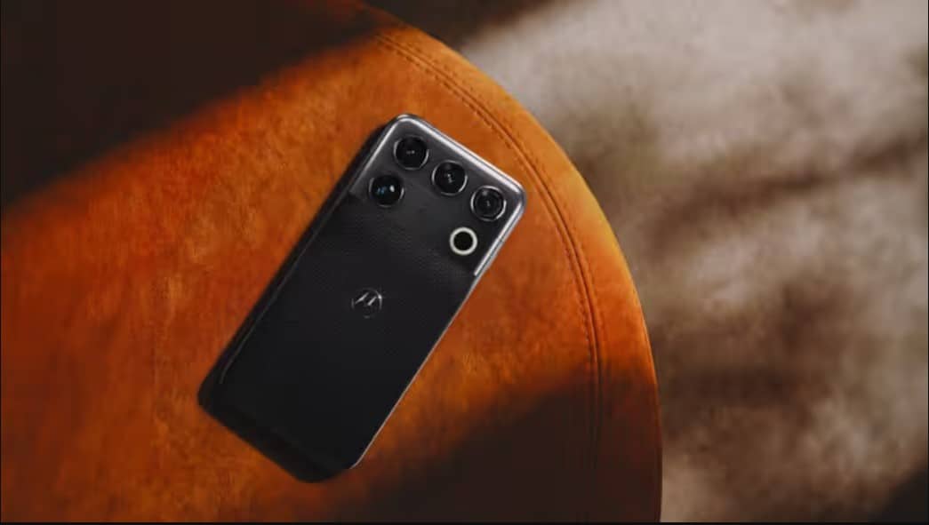 Motorola Signature 27 Debuts with Snapdragon 8 Elite Extreme Gen 6 at Snapdragon Summit