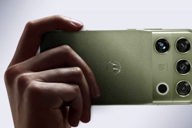 Motorola Signature 27 Debuts with Snapdragon 8 Elite Extreme Gen 6 at Snapdragon Summit