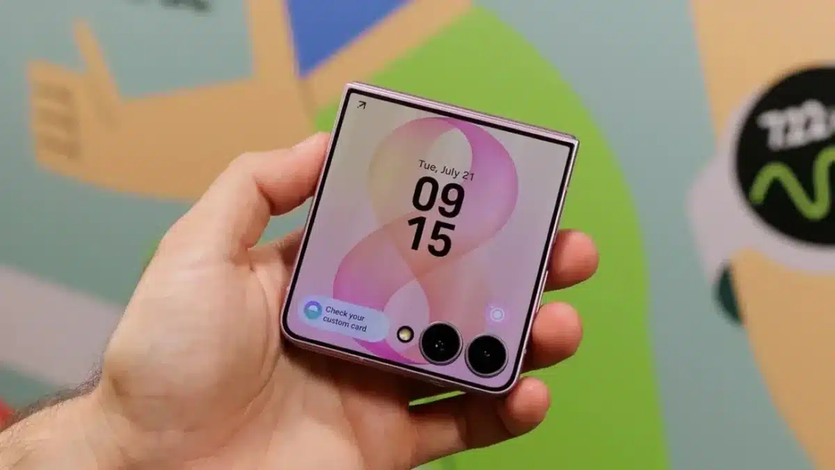 Samsung Galaxy Z Flip 8 Gets Its First Big Discount on Amazon