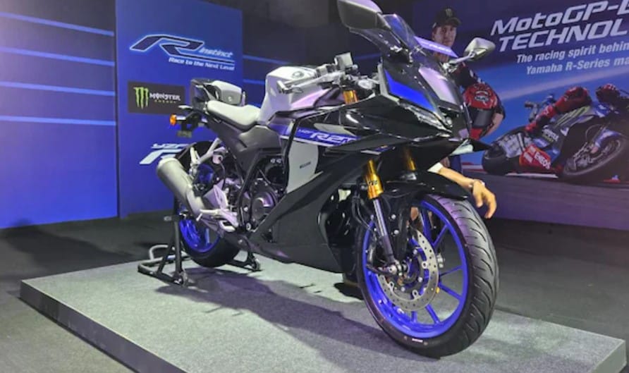 Yamaha YZF-R2 Arrives at Dealerships in India as Customer Deliveries Begin 2 Yamaha YZF-R2 Arrives at Dealerships in India