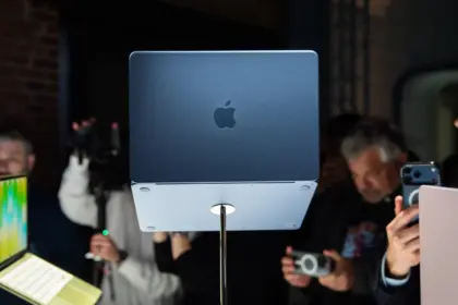 Apple Plans macOS Update to Restrict AI Agents From Accessing Private Mac Data
