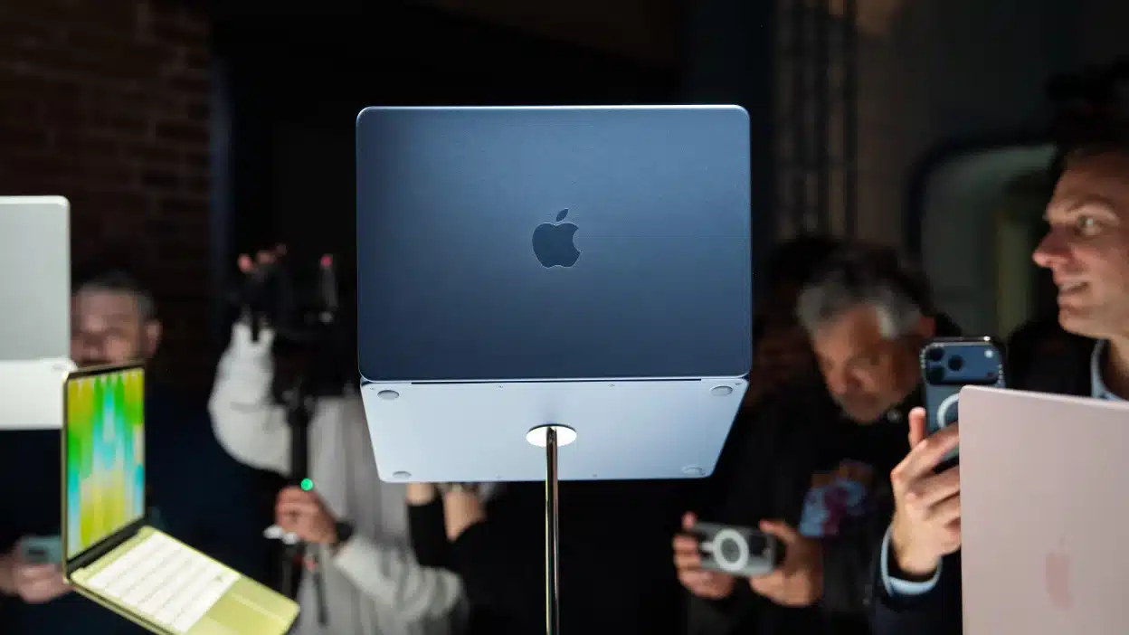 Apple Plans macOS Update to Restrict AI Agents From Accessing Private Mac Data